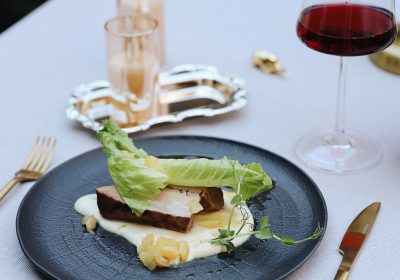 Утиная грудка с грушей и пюре из цветной капусты
